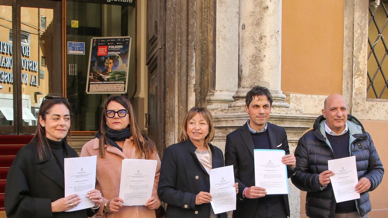 La governatrcie Proietti: "Puntiamo a salvaguardare le fasce più deboli". Intanto il centrodestra occupa l’Assemblea legislativa anche nel fine settimana.