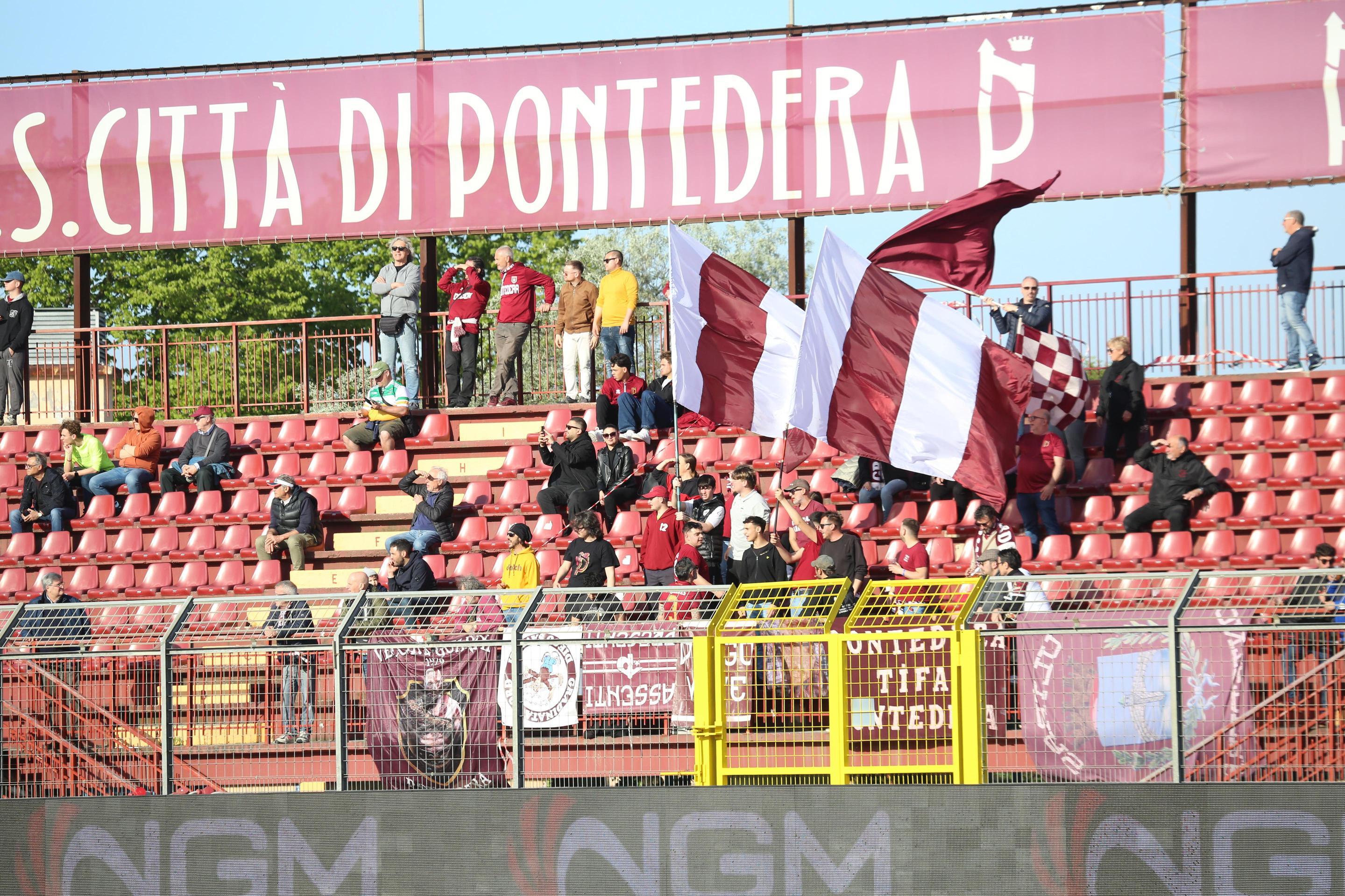 Il Pontedera alla finestra aspetta il nuovo girone. Ecco quale squadra potrebbe essere ripescata Il Pontedera alla finestra aspetta il nuovo girone. Ecco quale squadra potrebbe essere ripescata