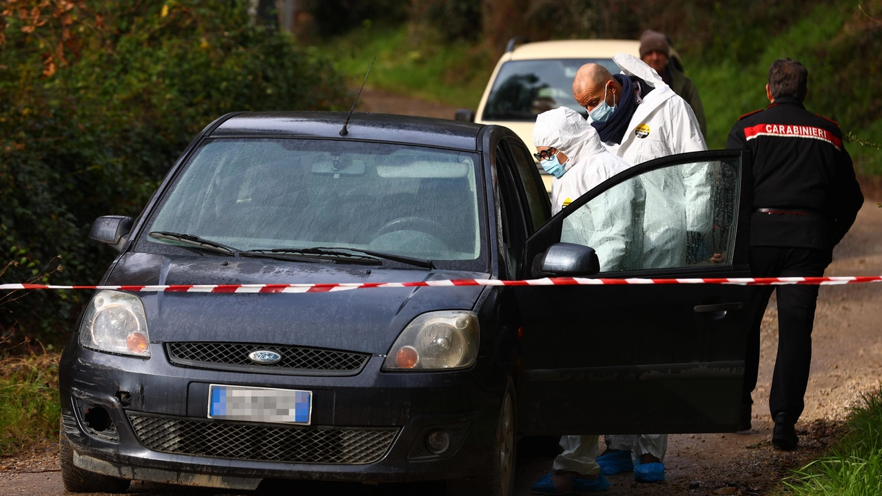 I carabinieri durante i rilievi sul luogo della tragedia (Gasperini/Germogli) I carabinieri durante i rilievi sul luogo della tragedia (Gasperini/Germogli)