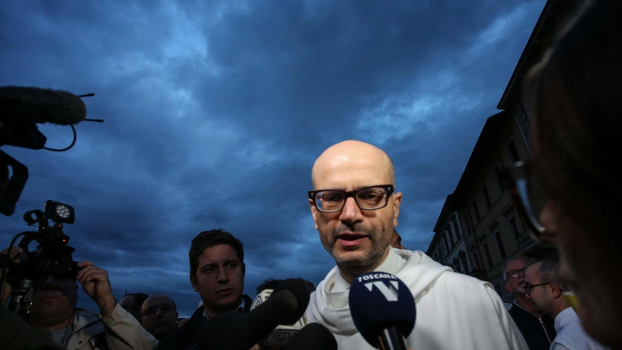 Padre Bernardo Gianni ha puntato il dito contro il complesso di 150 appartamenti all’ex teatro Comunale Padre Bernardo Gianni ha puntato il dito contro il complesso di 150 appartamenti all’ex teatro Comunale