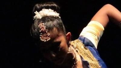 Bollywood sbarca in città e lo fa allo spazio Kolam di Brads company con la danza di Fiorenza Irushani Vanderwert... Bollywood sbarca in città e lo fa allo spazio Kolam di Brads company con la danza di Fiorenza Irushani Vanderwert...