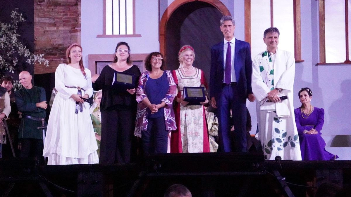 Per tutti Sue - Pflederer, 81 anni, con il marito appassionati della Toscana "Non vogliamo sentirci americani, stranieri, viviamo in Virginia ma quando si avvicina l’estate non vediamo l’ora di venire a Montepulciano". Per tutti Sue - Pflederer, 81 anni, con il marito appassionati della Toscana "Non vogliamo sentirci americani, stranieri, viviamo in Virginia ma quando si avvicina l’estate non vediamo l’ora di venire a Montepulciano".