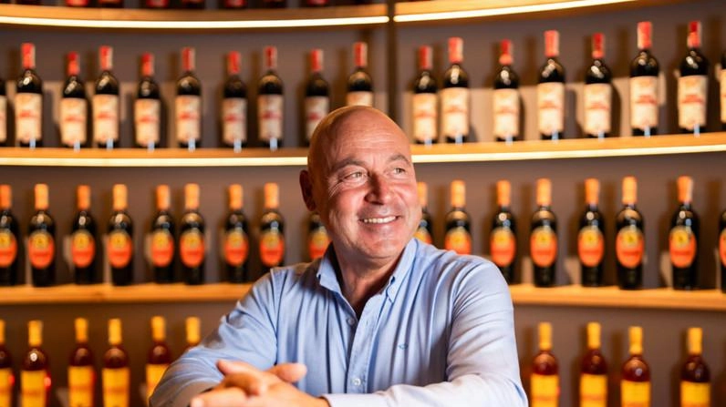 ’La Prima Goccia’: lo stabilimento dell’azienda di Chianciano Terme ha aperto le sue porte. Il ceo Stefano Santoni: "Vendiamo in tutto il mondo, ma il nostro futuro è ancora qui". ’La Prima Goccia’: lo stabilimento dell’azienda di Chianciano Terme ha aperto le sue porte. Il ceo Stefano Santoni: "Vendiamo in tutto il mondo, ma il nostro futuro è ancora qui".