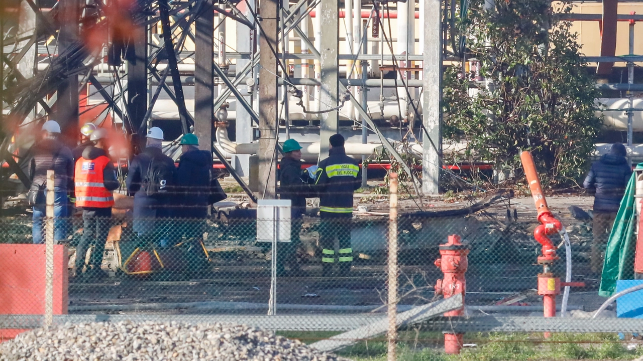 Proseguono le indagini al deposito Eni di Calenzano Proseguono le indagini al deposito Eni di Calenzano