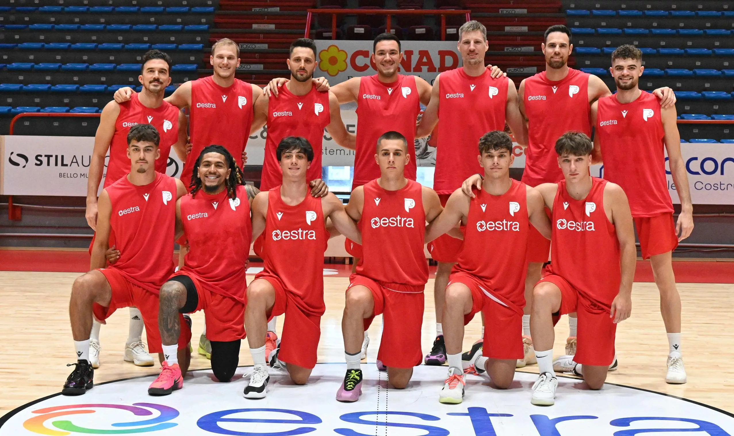 Le strategie di mercato per chiudere il roster. Della Rosa sulla scelta del secondo americano: "Costi elevati, ma la nostra lista si è accorciata»