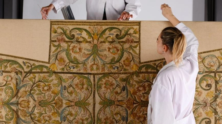Al Museo del Tessuto. Tesori di seta: i capolavori tessili della. donazione. Falletti Al Museo del Tessuto. Tesori di seta: i capolavori tessili della. donazione. Falletti