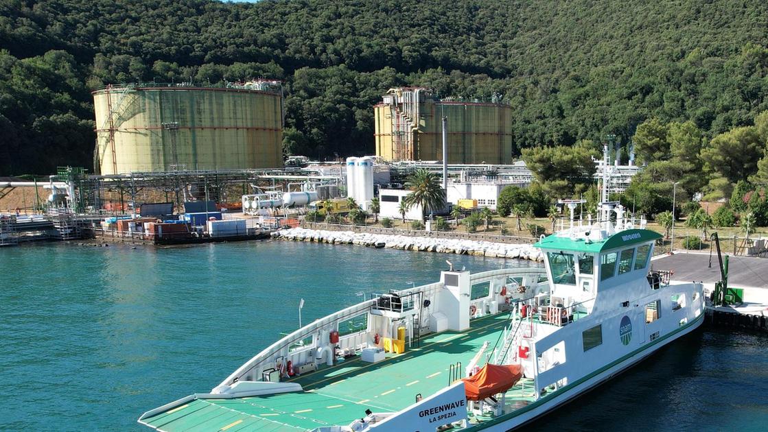 Il primo viaggio della Greenwave. Da Panigaglia all’ex molo Enel. Ed è già boom di prenotazioni Il primo viaggio della Greenwave. Da Panigaglia all’ex molo Enel. Ed è già boom di prenotazioni