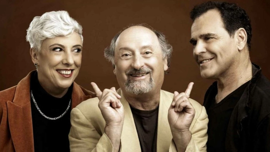 Antonio Cornacchione in scena a Fucecchio con Basta poco