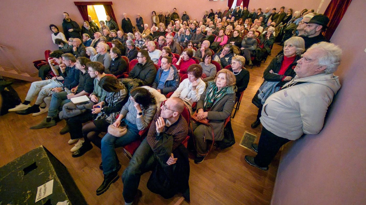 Cittadini riuniti in assemblea a Vicchio Cittadini riuniti in assemblea a Vicchio