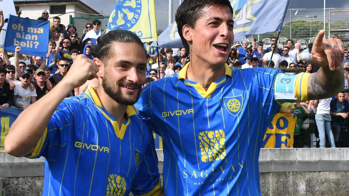 "Abbiamo preparato questa sfida con grande entusiasmo". Il centrocampista Nicolas Schiavi (nella foto con Illanes), uno dei leader indiscussi... "Abbiamo preparato questa sfida con grande entusiasmo". Il centrocampista Nicolas Schiavi (nella foto con Illanes), uno dei leader indiscussi...