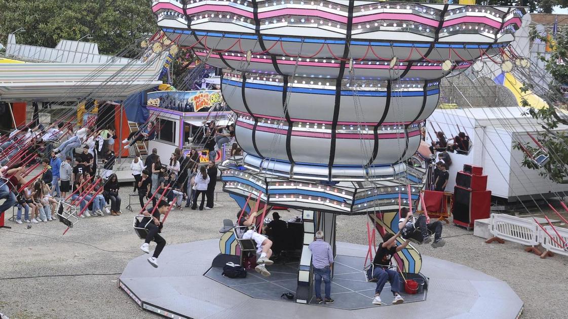 Mercati, Luna Park e Giro d’Italia: "San Prospero assediato dalle auto" Mercati, Luna Park e Giro d’Italia: "San Prospero assediato dalle auto"