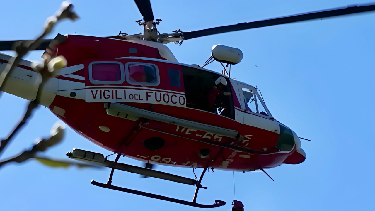 Un intervento di soccorso dell’elicottero Drago dei vigili del fuoco Un intervento di soccorso dell’elicottero Drago dei vigili del fuoco