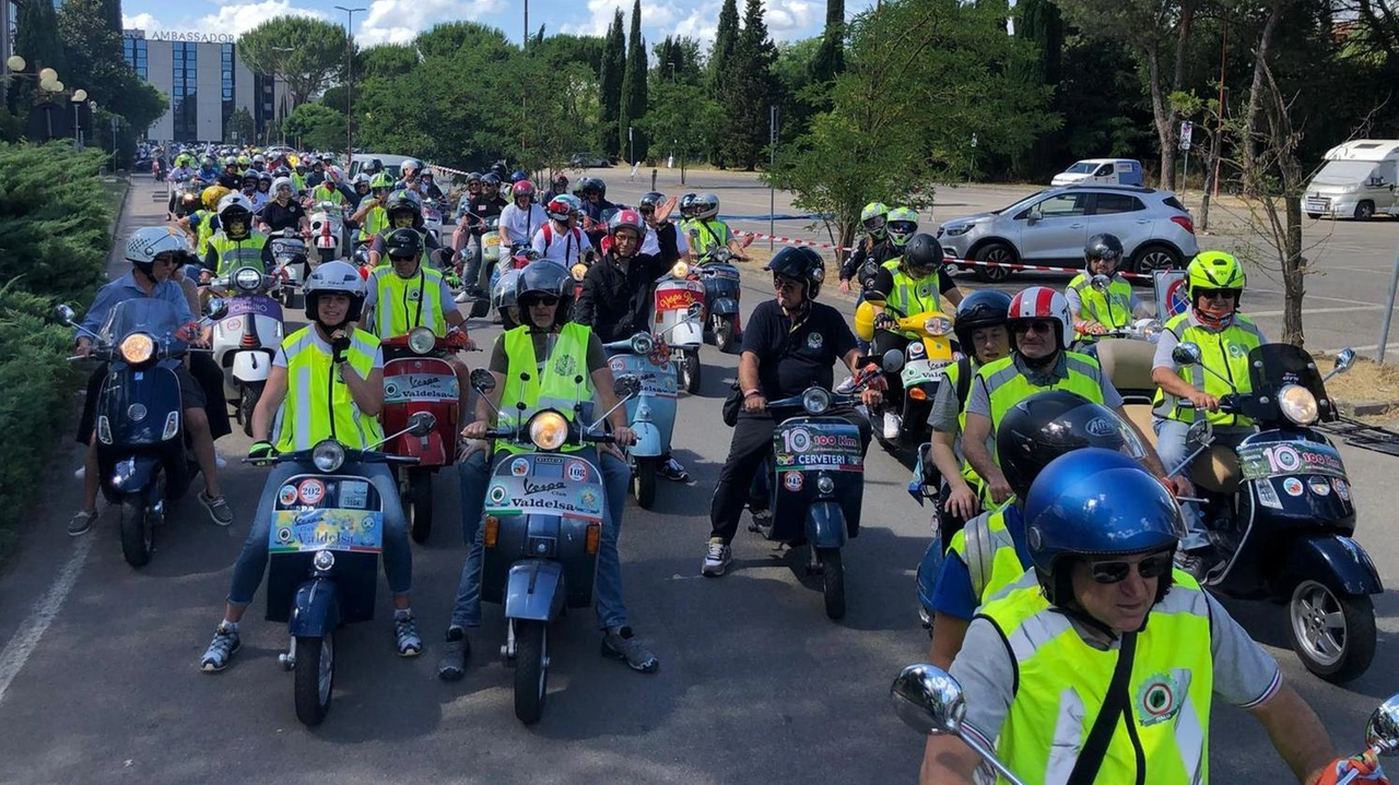 Una delegazione del Vespa Club Valdelsa sarà presente domenica 8 settembre all’Angelus di Papa Francesco Una delegazione del Vespa Club Valdelsa sarà presente domenica 8 settembre all’Angelus di Papa Francesco