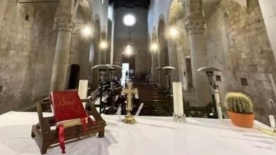 L’interno della storica pieve L’interno della storica pieve