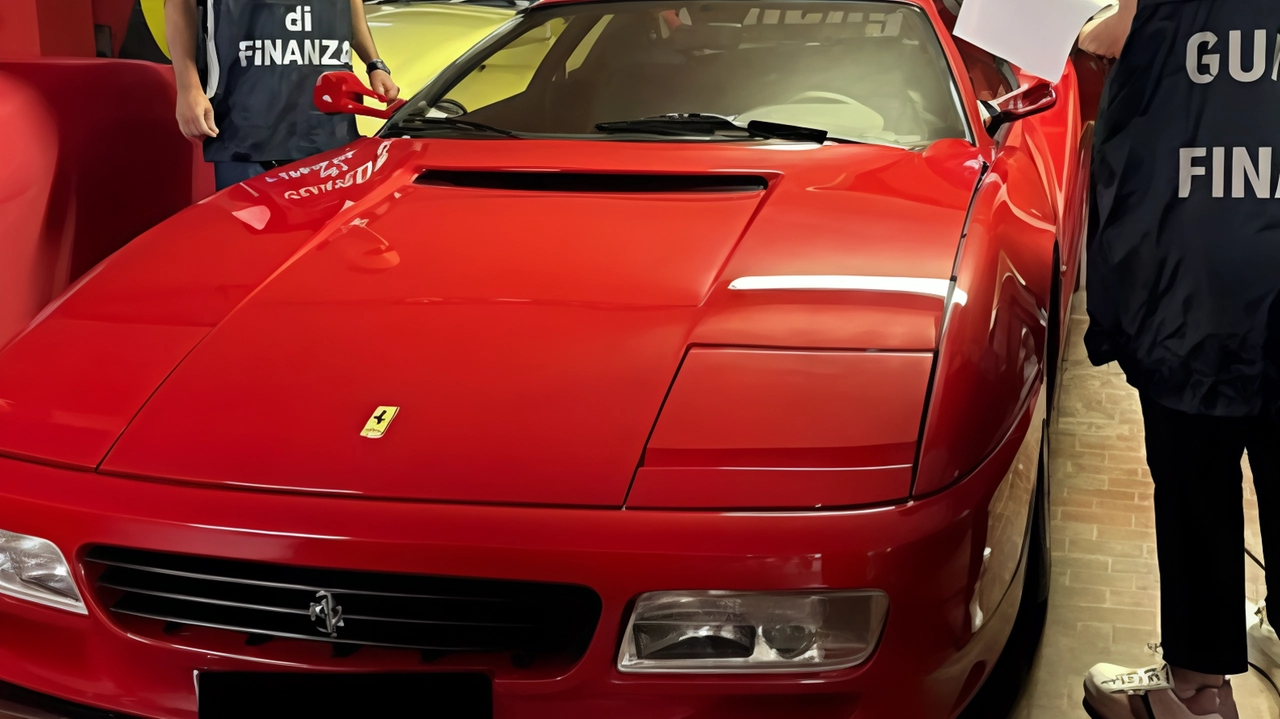 La Ferrari sequestrata all’imprenditore Alessandro Bigi La Ferrari sequestrata all’imprenditore Alessandro Bigi