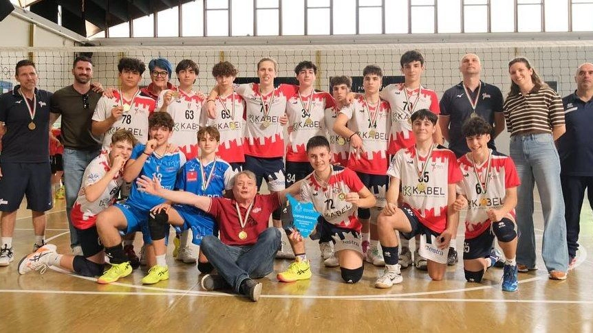 I campioni di Toscana entreranno in scena venerdì contro Materdomini. Poi se la vedranno con la corazzata Cucina Lube Civitanova . I campioni di Toscana entreranno in scena venerdì contro Materdomini. Poi se la vedranno con la corazzata Cucina Lube Civitanova .