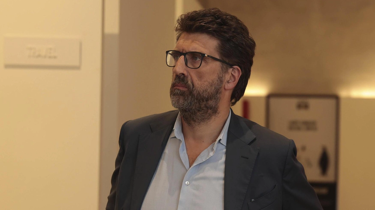 Giuseppe Gugliotti sindaco di Sovicille durante il consiglio comunale ha risposto alle interrogazione della Guerrini Giuseppe Gugliotti sindaco di Sovicille durante il consiglio comunale ha risposto alle interrogazione della Guerrini