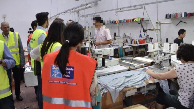 Controlli in una azienda a Prato Controlli in una azienda a Prato