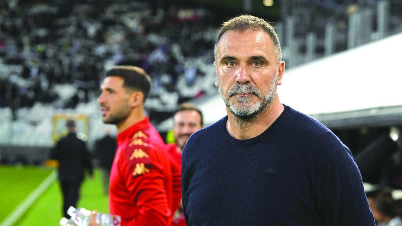 L’intera tifoseria bianca vorrebbe la conferma di mister Luca D’Angelo sulla panchina aquilotta L’intera tifoseria bianca vorrebbe la conferma di mister Luca D’Angelo sulla panchina aquilotta