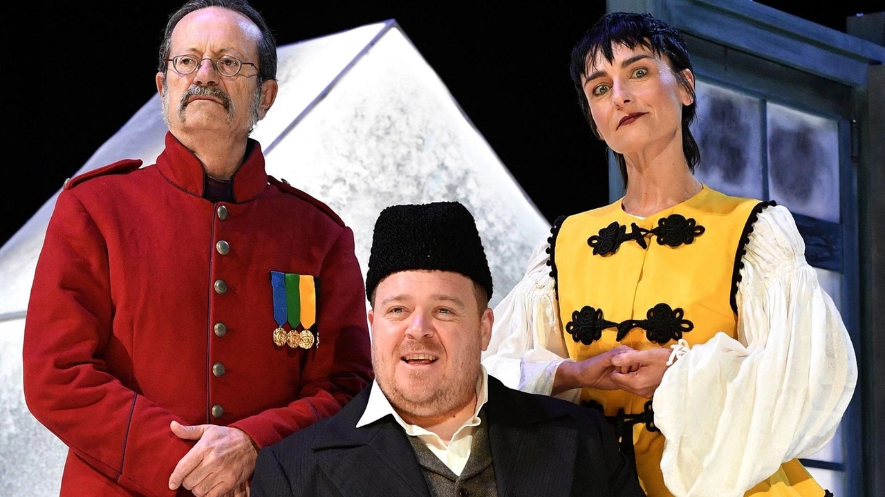 Rocco Papaleo, Daniele Marmi e Marta Dalla Via in una scena dello spettacolo diretto da Leo Muscato Foto Tommaso Le Pera Rocco Papaleo, Daniele Marmi e Marta Dalla Via in una scena dello spettacolo diretto da Leo Muscato Foto Tommaso Le Pera