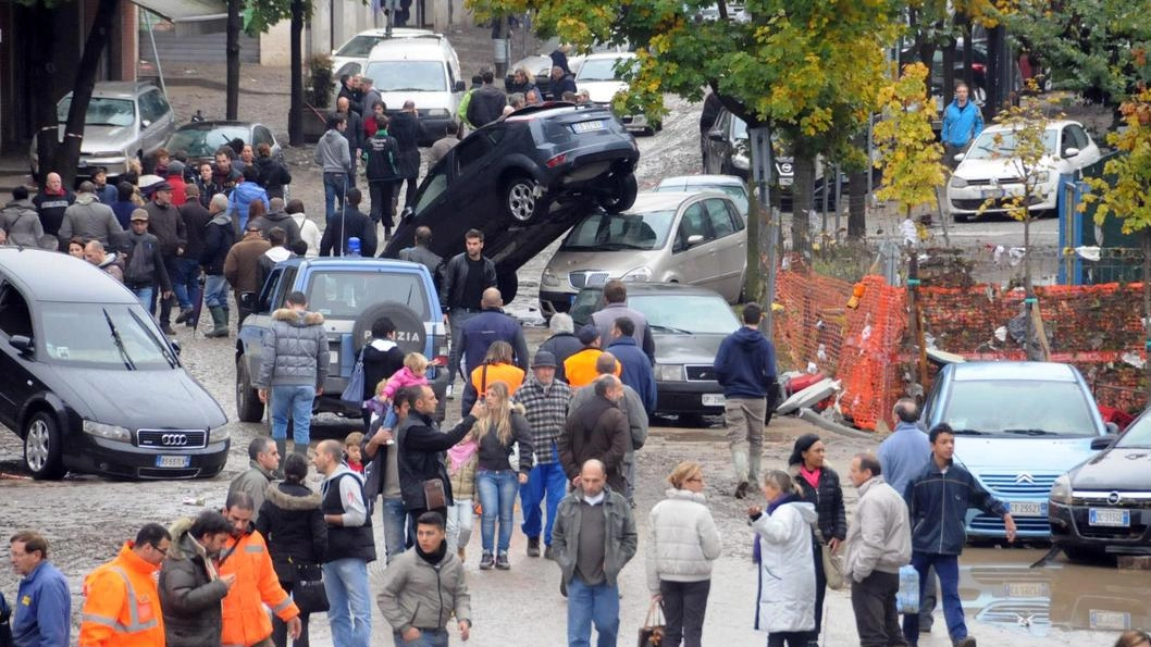 Le tragiche immagini dell’alluvione che 13 anni fa colpì Aulla e fece spezzò la vita a due persone (. foto di Massimo Pasquali Le tragiche immagini dell’alluvione che 13 anni fa colpì Aulla e fece spezzò la vita a due persone (. foto di Massimo Pasquali