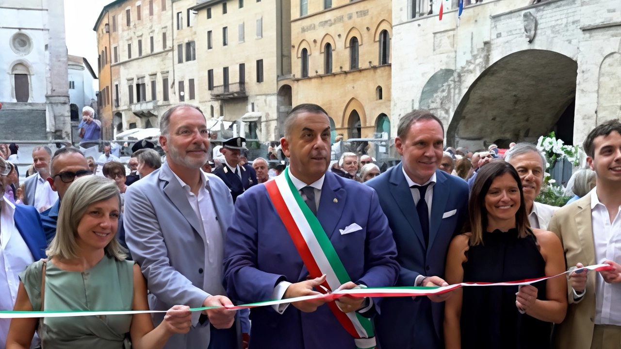 A Todi riapre la Torre del Palazzo dei Priori dopo un restauro. Conferenza e inaugurazione celebrano il recupero di un simbolo medievale. A Todi riapre la Torre del Palazzo dei Priori dopo un restauro. Conferenza e inaugurazione celebrano il recupero di un simbolo medievale.