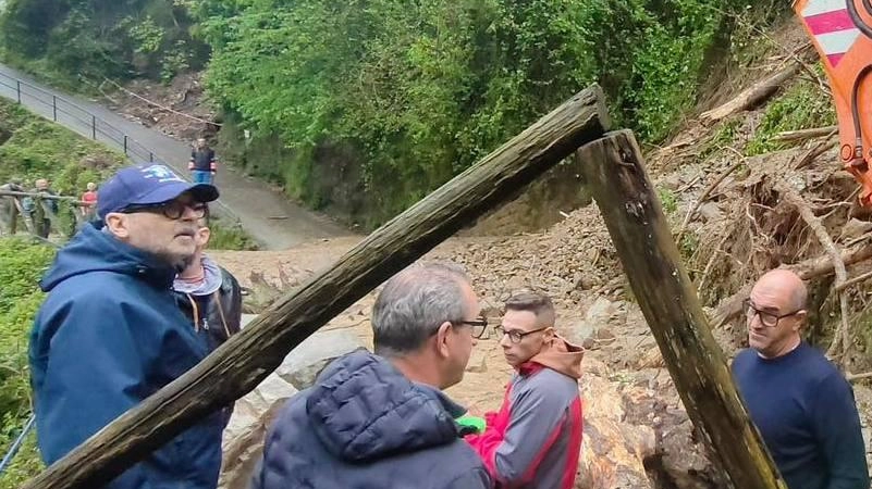 Il sindaco Francesco Persiani sul posto per controllare le frane in collina