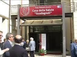 https://www.lanazione.it/image-service/view/acePublic/alias/contentid/NWRlNTE5YTktOTZhYi00/0/anagrafe-sanitaria-e-cup-da-oggi-si-cambia-trasloco-da-via-guadagnoli-al-san-donato.jpeg