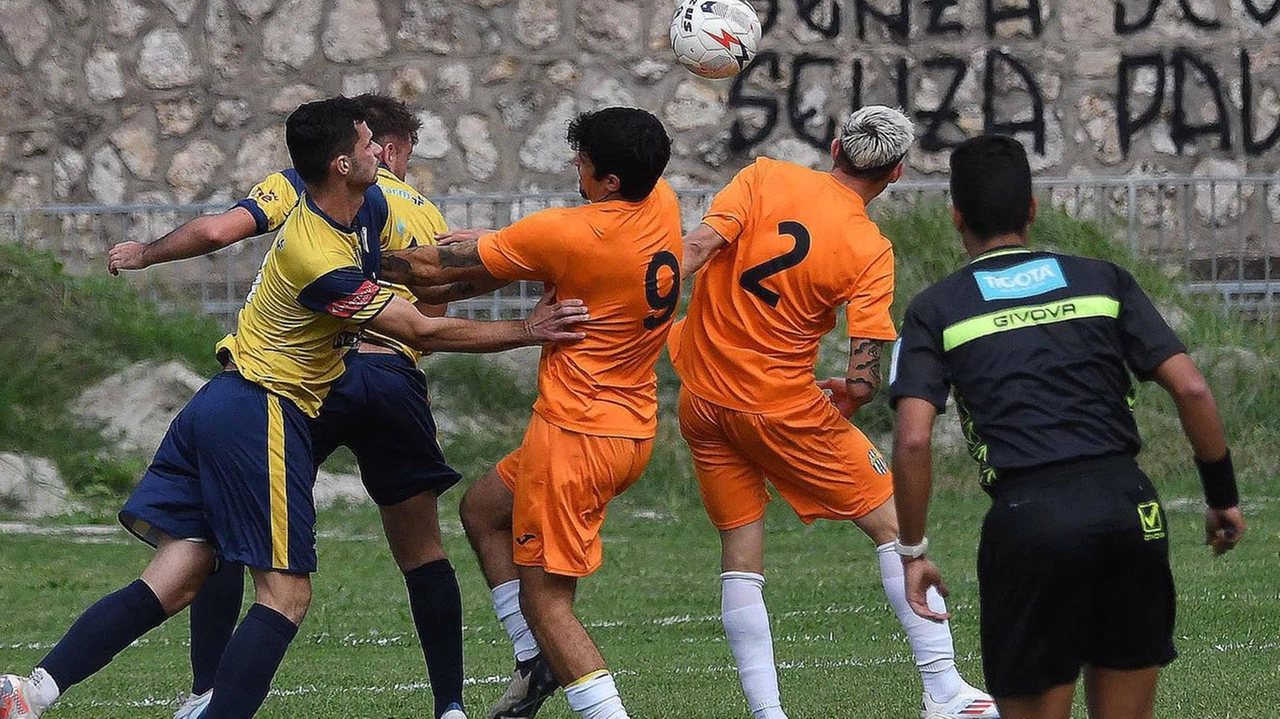 Fatti avvenuti durante una apartita di calcio del campionato umbro di Promozione: in quell’occasione il presidente aveva sostituito l’allenatore in panchina