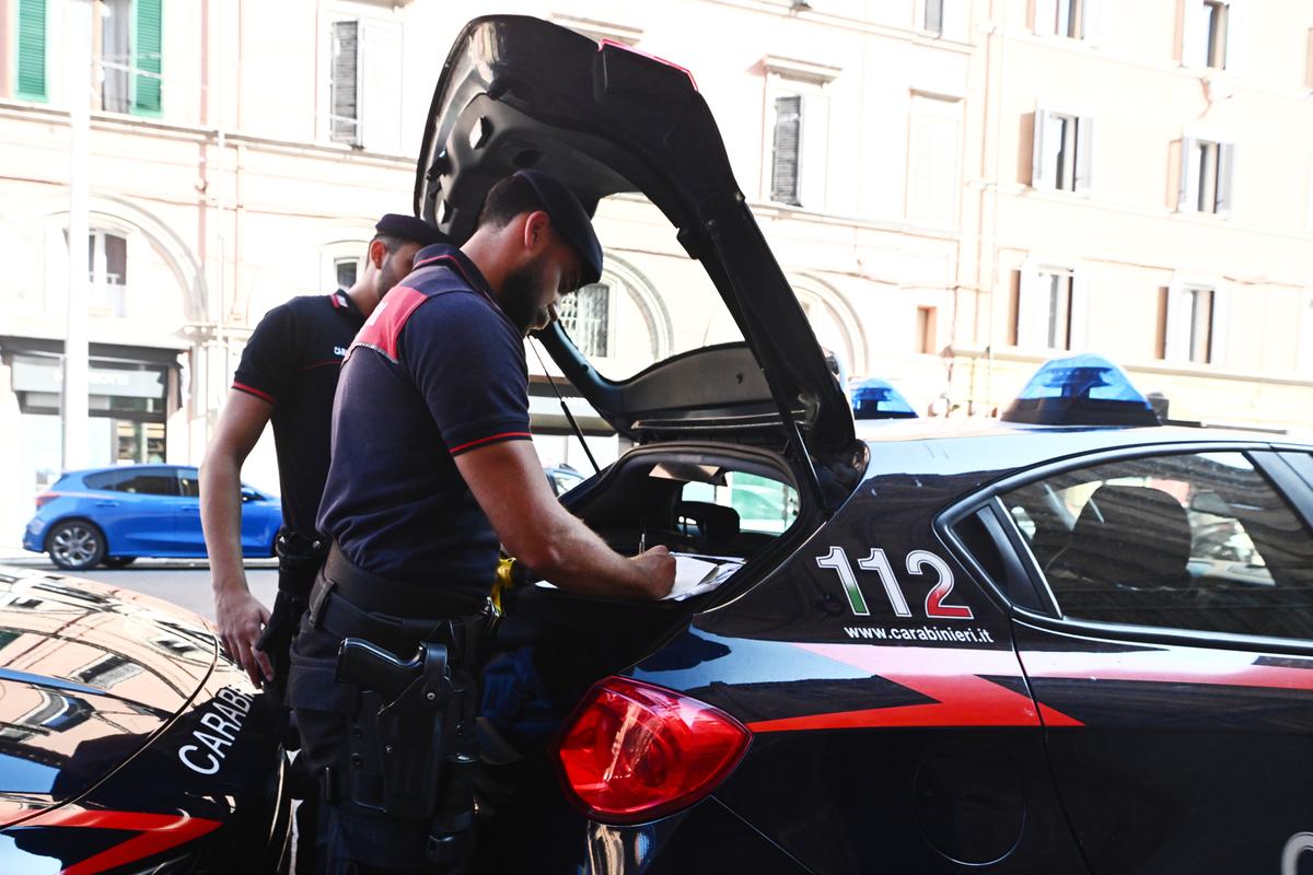 https://www.lanazione.it/image-service/view/acePublic/alias/contentid/NWRlZDA3N2YtNDZjZS00/0/la-fuga-e-stata-ostacolata-dai-carabinieri-foto-di-repertorio.jpeg?f=1.90:1&w=1200