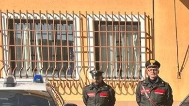 Fermato dopo una serie di strani comportamenti. L’avvocato potrebbe chiedere una perizia psichiatrica .