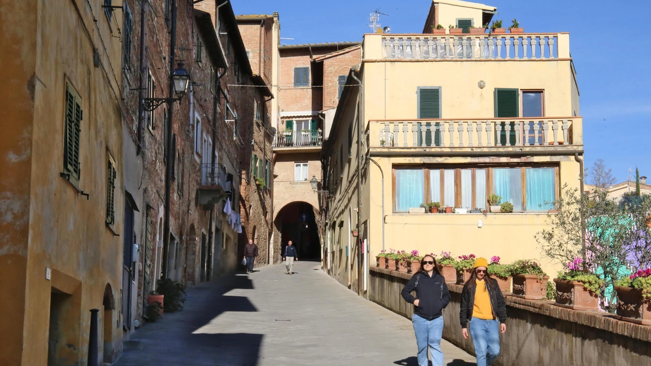 Il borgo di Peccioli accoglie nuove esposizioni Il borgo di Peccioli accoglie nuove esposizioni