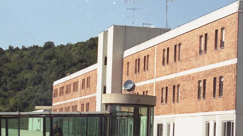 Il gup Piergiorgio Ponticelli di Firenze ha dichiarato il non luogo a procedere nei confronti di un ispettore della polizia penitenziaria che aveva prestato... Il gup Piergiorgio Ponticelli di Firenze ha dichiarato il non luogo a procedere nei confronti di un ispettore della polizia penitenziaria che aveva prestato...