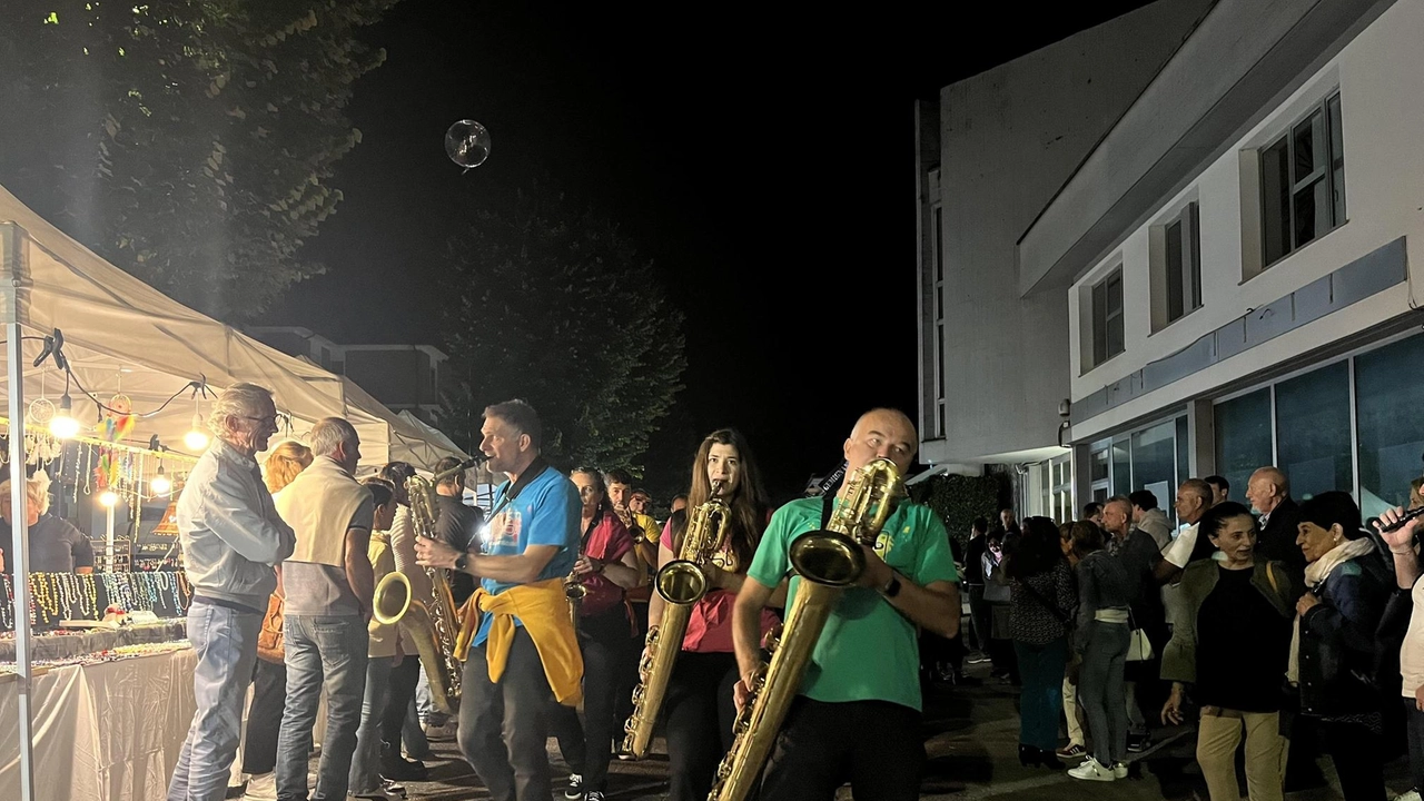 La Notte vintage a Ponsacco ha portato tante persone in strada. Per gli organizzatori è una delle edizioni più partecipate La Notte vintage a Ponsacco ha portato tante persone in strada. Per gli organizzatori è una delle edizioni più partecipate