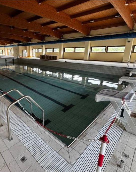 https://www.lanazione.it/image-service/view/acePublic/alias/contentid/NWU2ODZjOTktMzhlMC00/0/i-lavori-della-discordia-piscina-ritardi-dovuti-a-molti-fattori.jpeg