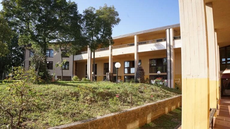 Il centro che ospita la comunità terapeutica Il Poggiolino