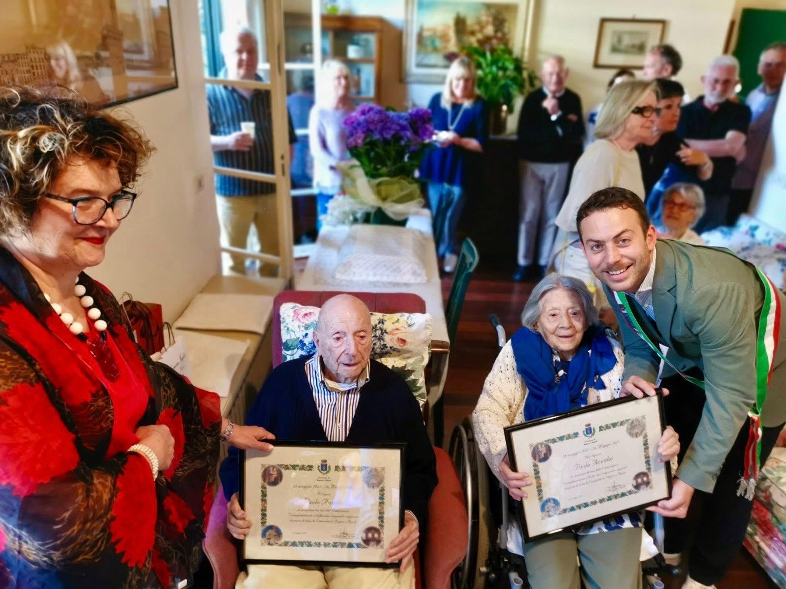 un compleanno da record paola e paolo i due gemelli festeggiano 100 anni