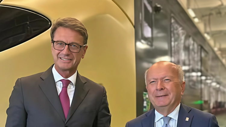Visita dell’Assessore Melasecche all’Alstom di Savigliano insieme all’AD e DG di Trenitalia Luigi Corradi Visita dell’Assessore Melasecche all’Alstom di Savigliano insieme all’AD e DG di Trenitalia Luigi Corradi