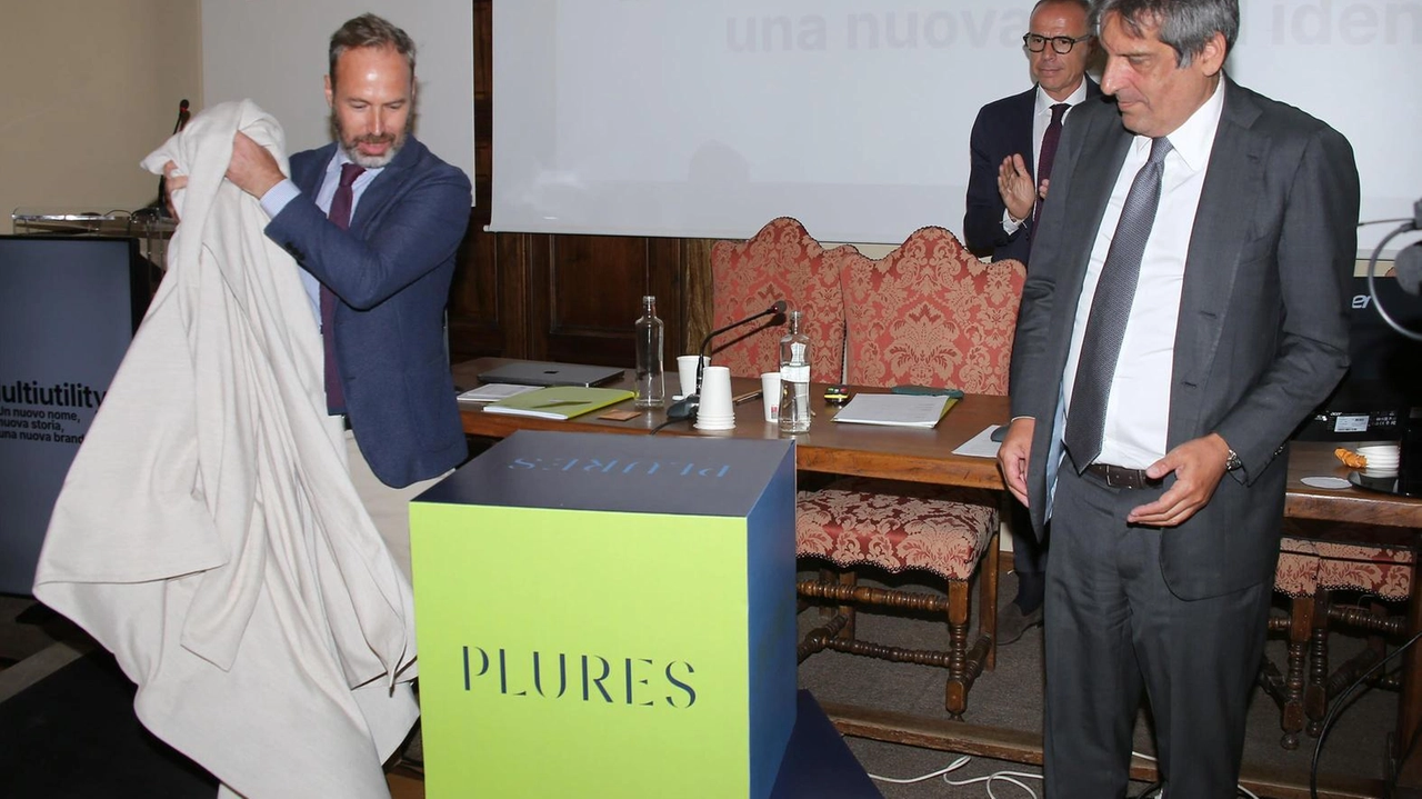 Il momento in cui è stato svelato il nuovo nome della Multiutility (Pressphoto)