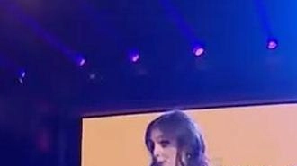 La comica Simonetta Musitano si esibirà nel suo monologo ’Una donna con le palle’ La comica Simonetta Musitano si esibirà nel suo monologo ’Una donna con le palle’