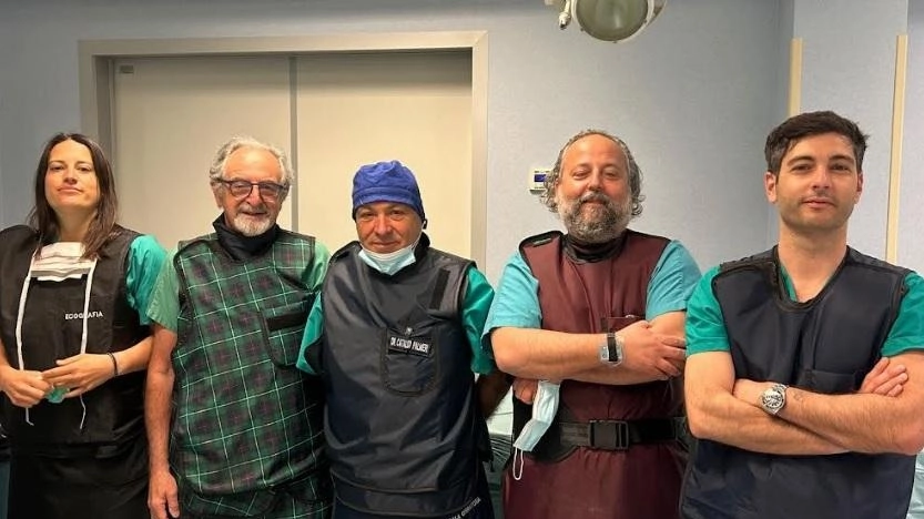 L’équipe medica che ha effettuato l’innovativo intervento all’aorta unico al mondo su una paziente di 58 anni L’équipe medica che ha effettuato l’innovativo intervento all’aorta unico al mondo su una paziente di 58 anni