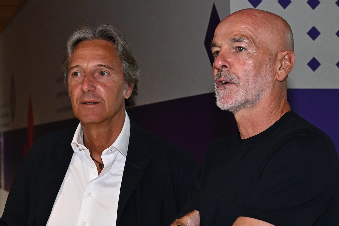 Stefano Pioli, Fiorentina'nın genel menajeri Alessandro Ferrari ile birlikte (Fotoğraf ACF Fiorentina)