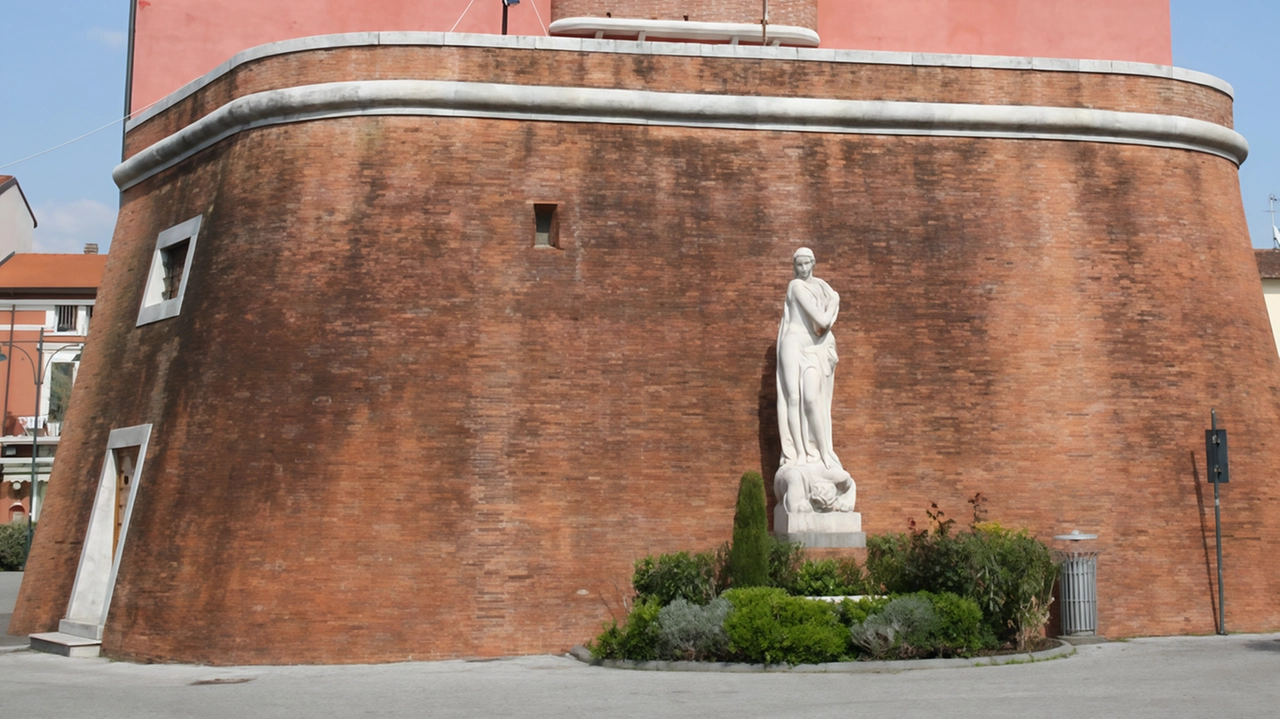 Il Fortino, edificio simbolo di Forte dei Marmi, è tra le fortificazioni. versiliesi trattate da Franco Buselli nel suo ultimo libro Il Fortino, edificio simbolo di Forte dei Marmi, è tra le fortificazioni. versiliesi trattate da Franco Buselli nel suo ultimo libro