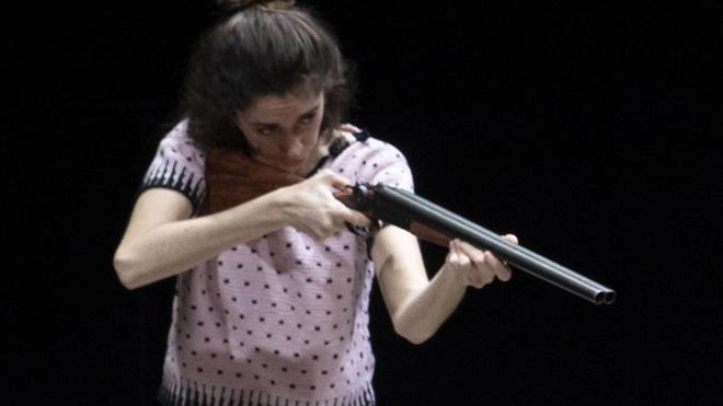 Al Teatro Metastasio arriva "Animali selvatici" di Paola Rota, un dramma ispirato a Ibsen. Una famiglia sconvolta da una verità oscura. Un'opera che esplora la natura umana e il potere della verità. Al Teatro Metastasio arriva "Animali selvatici" di Paola Rota, un dramma ispirato a Ibsen. Una famiglia sconvolta da una verità oscura. Un'opera che esplora la natura umana e il potere della verità.
