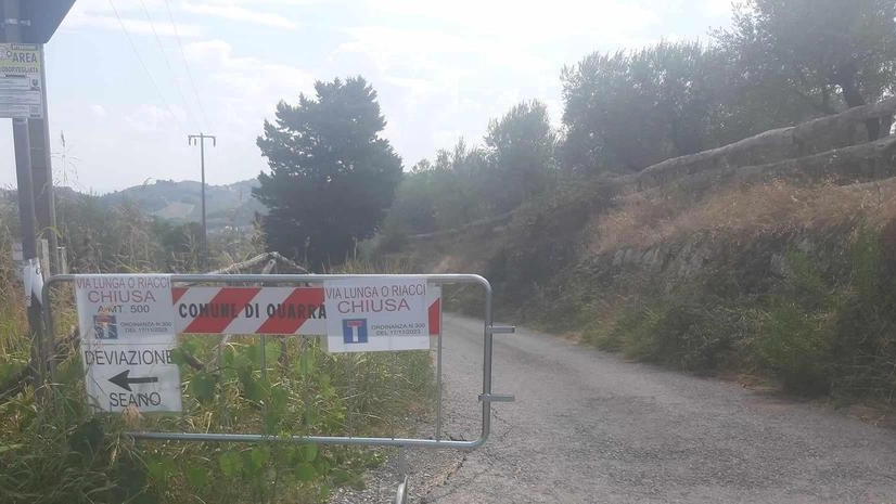 L’annuncio del primo intervento concluso è stato dato ieri mattina dal sindaco Romiti. Sulla strada sono installate barriere mobili da usare in caso di una nuova allerta meteo. L’annuncio del primo intervento concluso è stato dato ieri mattina dal sindaco Romiti. Sulla strada sono installate barriere mobili da usare in caso di una nuova allerta meteo.