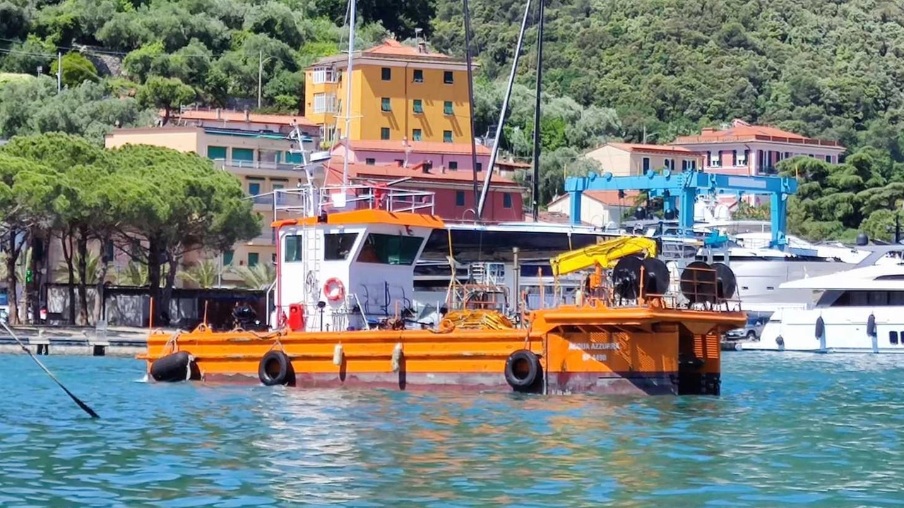 Le Grazie, ci risiamo. Un altro sversamento finisce nella baia di Ria