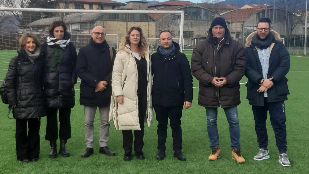 La consegna del nuovo campo in erba sintetica di via Caduti senza Croce, a Maliseti La consegna del nuovo campo in erba sintetica di via Caduti senza Croce, a Maliseti