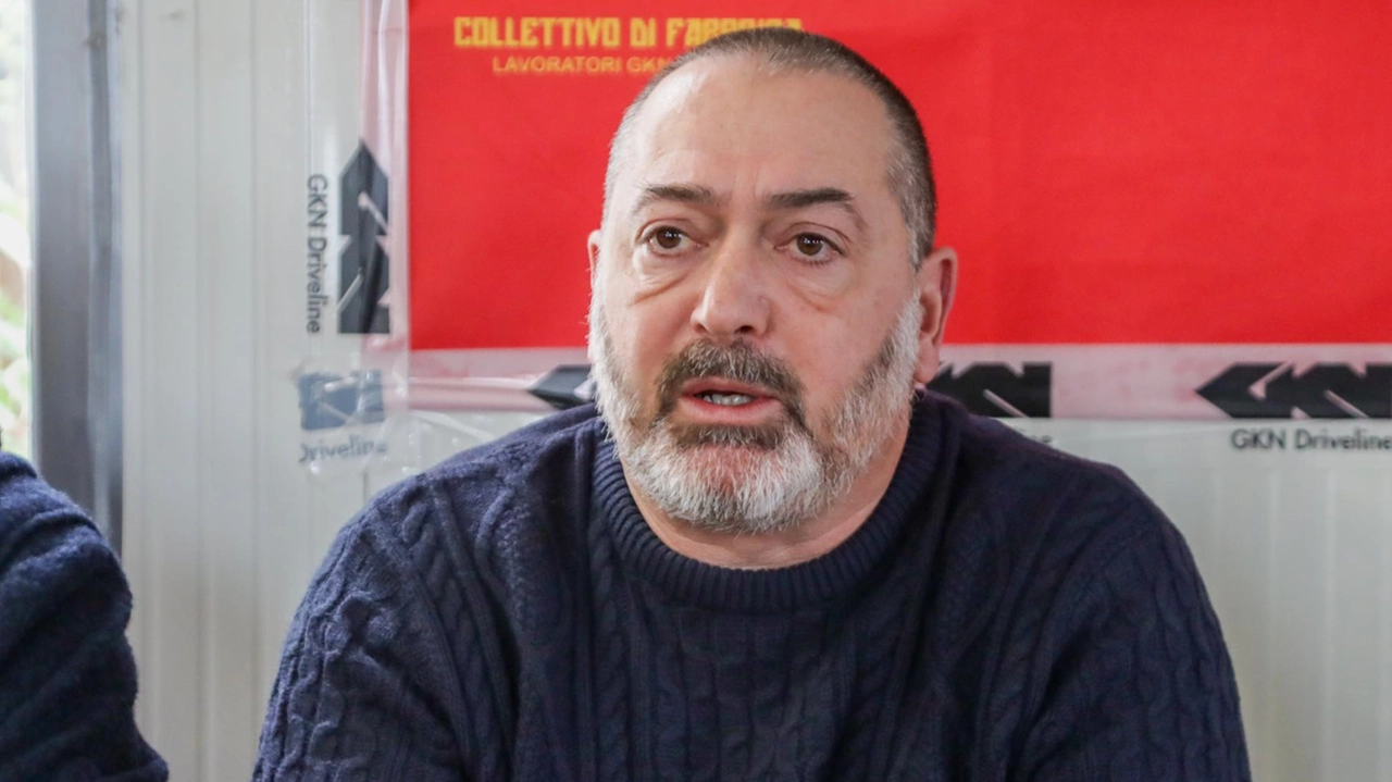 Stefano Angelini,. segretario generale Fiom Firenze-Prato-Pistoia, ha evidenziato che Navico fa utili in Italia ma delocalizza per fare. più profitti Stefano Angelini,. segretario generale Fiom Firenze-Prato-Pistoia, ha evidenziato che Navico fa utili in Italia ma delocalizza per fare. più profitti
