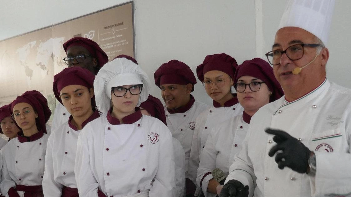 Un momento dell’inaugurazione di «Un Prato di ciccolato» (Attalmi) Un momento dell’inaugurazione di «Un Prato di ciccolato» (Attalmi)