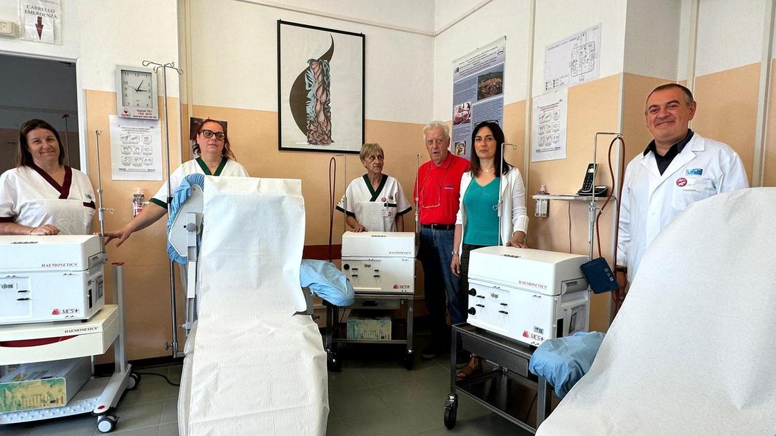 Centro trasfusioni. Plasmaforesi. Tre gli apparecchi Centro trasfusioni. Plasmaforesi. Tre gli apparecchi